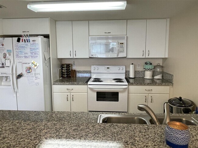 Foto del edificio - 1555 N Treasure Dr