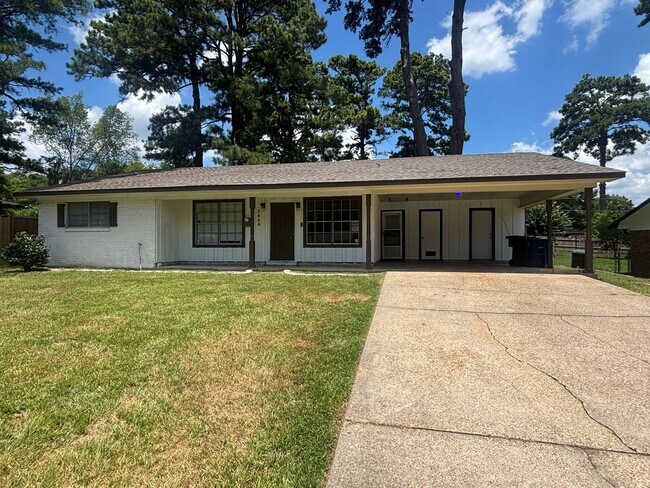 Foto del edificio - CHARMING UPDATED HOME IN MCRARY'S SOUTHERN HILLS