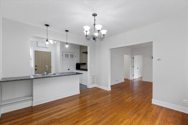 Foto del edificio - 2 bedroom in Chicago IL 60618