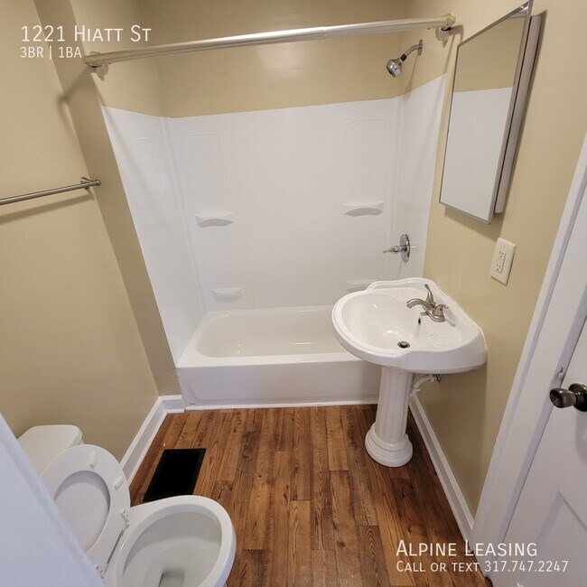 Building Photo - 1221 Hiatt St