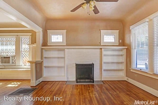 Building Photo - 542 W Flora St