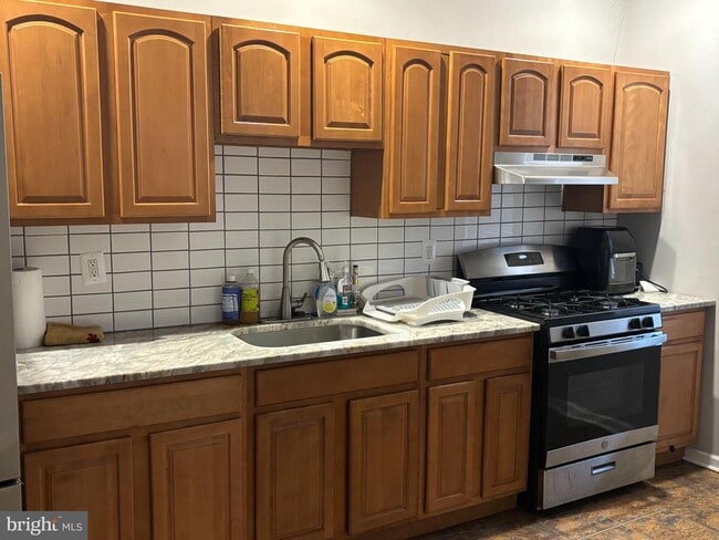 Building Photo - 2250 N Lambert St