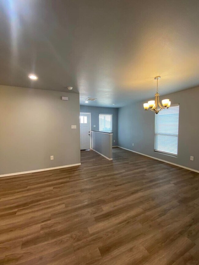Foto del edificio - Lincoln 16 - 1304 N Colton Avenue