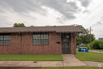 Building Photo - 901 Harding St