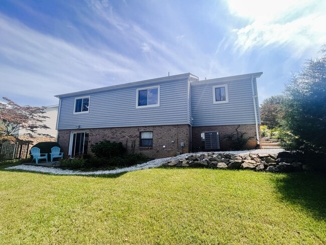 Building Photo - 2008 Christopher Dr
