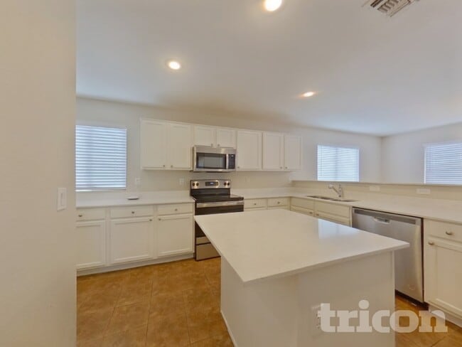 Building Photo - 17220 N Wavyleaf Ave