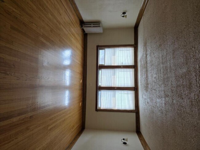 Building Photo - 1 bedroom in CHICAGO IL 60620