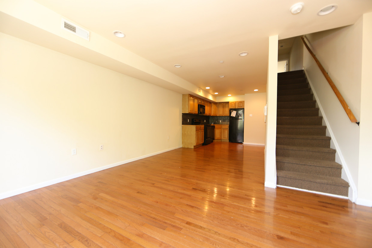 Kitchen/Living room - 1528 Willington St