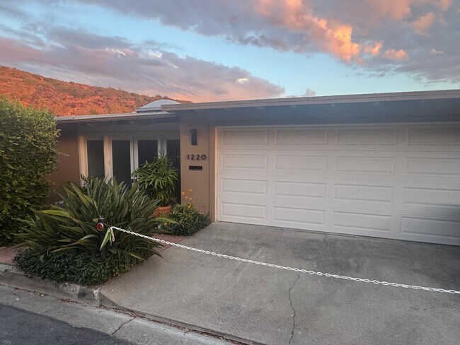 Building Photo - Mystic Hills Ocean View Home