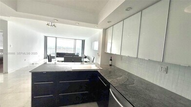 Building Photo - 18071 Biscayne Blvd