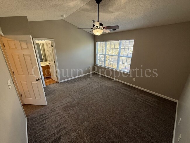 Building Photo - 3375 Kensington Pl