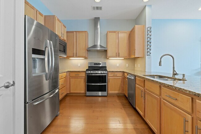 Building Photo - 2520 Bluebonnet Ln