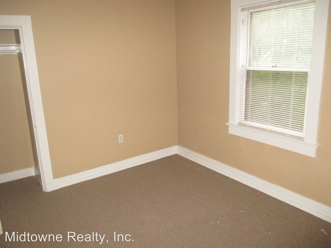 Building Photo - 1160 Nuttman Ave