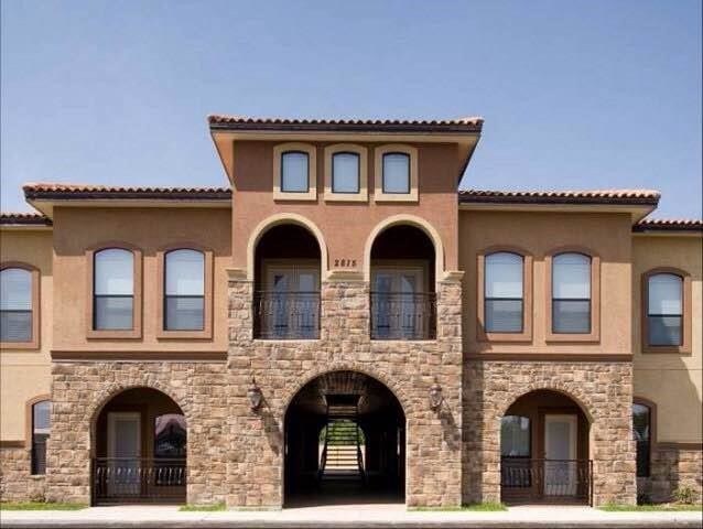 Building Photo - 2715 Mimosa St