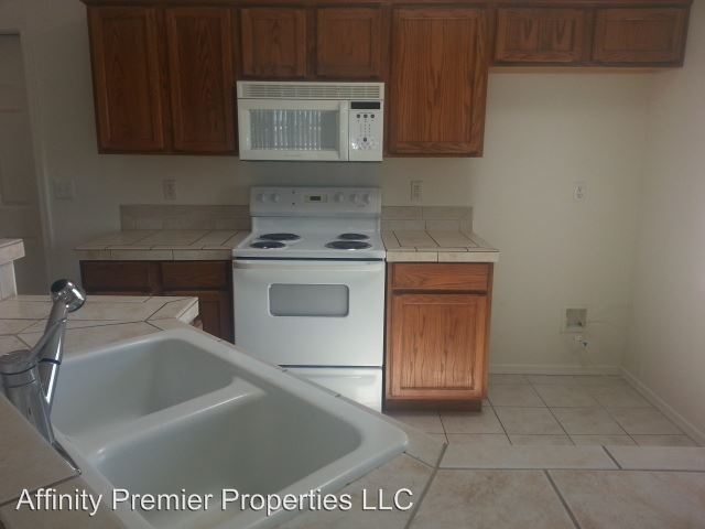 Building Photo - 498 Monaco Ln