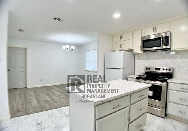 Building Photo - Gorgeous One Story Home in Sugar Land, TX
