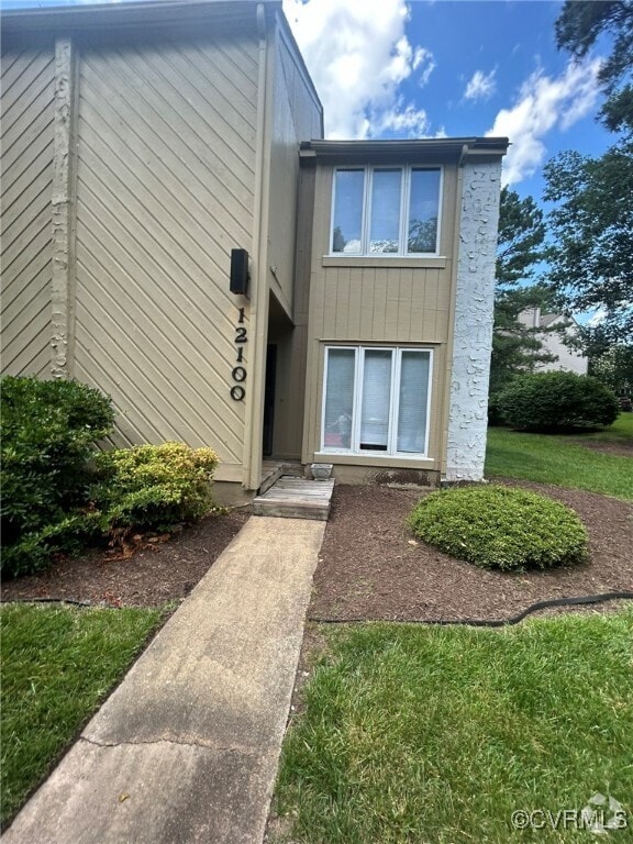 Building Photo - 12100 Shore View Dr
