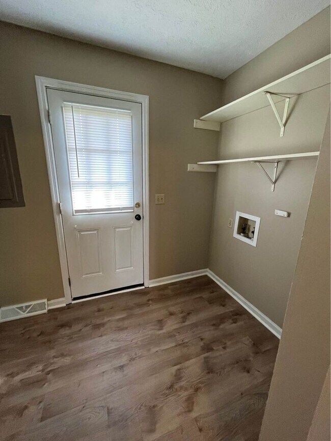 Foto del edificio - 302 Madison Hills Blvd