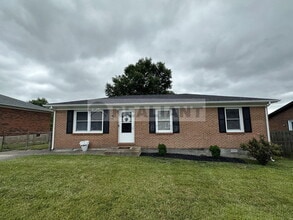 Building Photo - 530 Foxwood Dr