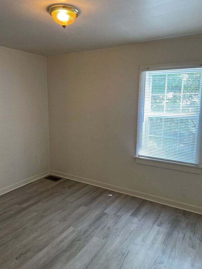 Foto del edificio - 3652 Cornell Blvd