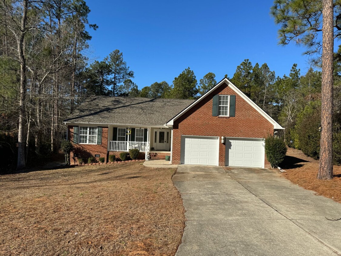 Foto principal - Carolina Lakes! 3BR/ 2 BATH Gorgeous Ranch...