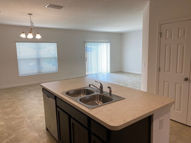 Building Photo - Newer Home, 3 Bedroom 2 Bath,  2 Car Garag...