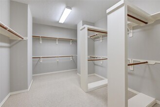 Building Photo - 11623 Royal Oaks Crossing