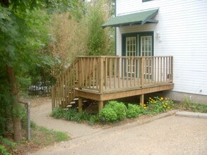 Building Photo - 309 W Meadow St