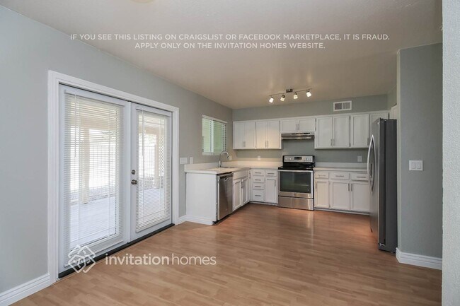 Building Photo - 2926 E Escondido Ave