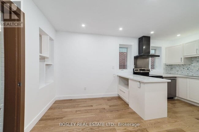 Building Photo - 926 Kingston Rd