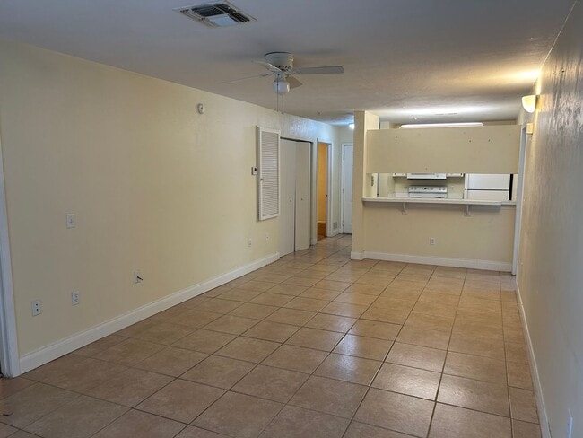 Building Photo - 3800 SW 20th Ave