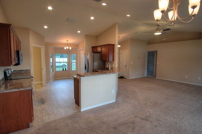 Building Photo - Beautiful 3/2/2 House for Rent. Available Now!