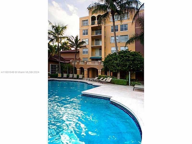 Foto principal - 19901 E Country Club Dr