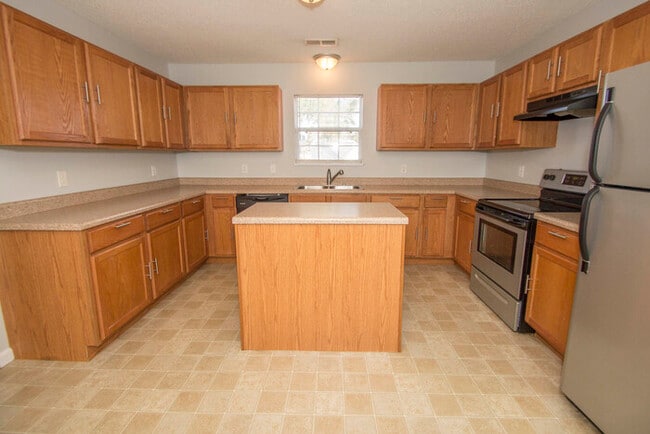 Building Photo - 233 Woodcote Dr