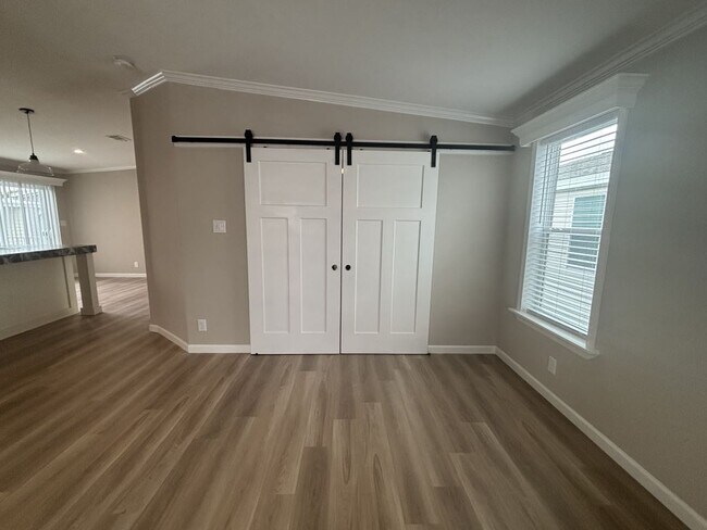 Foto del edificio - 934 Cayman Ave W