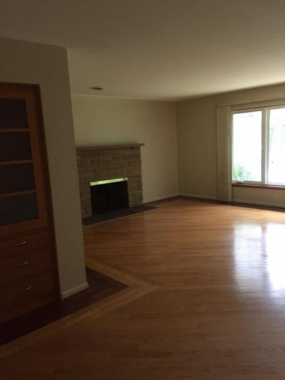 Foto del edificio - 321 E Ridge Rd