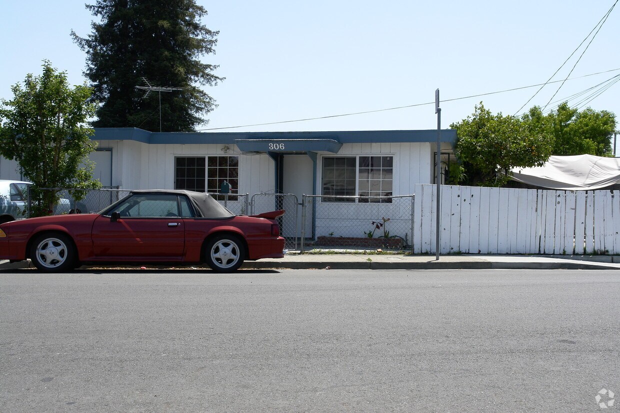 Building Photo - 304-306 Pacific Ave