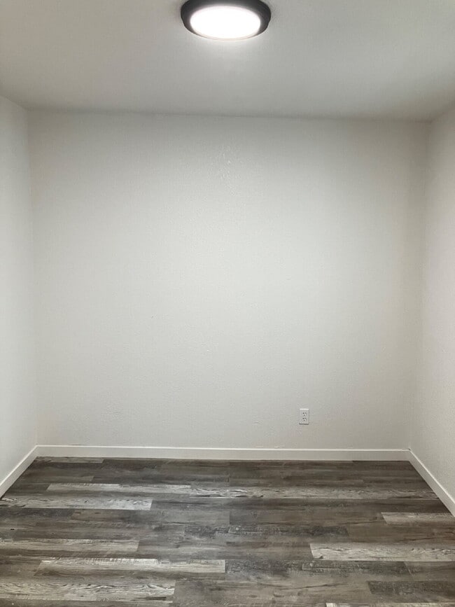 Building Photo - Price Drop !!Newly Remodeled Home for Leas...