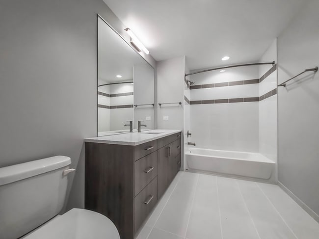 Building Photo - 1206 N Clark St