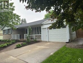 Building Photo - 370 Greenbrook Dr