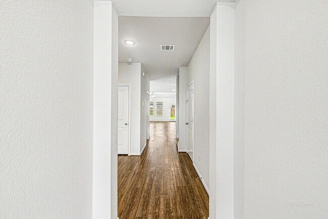 Building Photo - 209 Cambria Green Ln