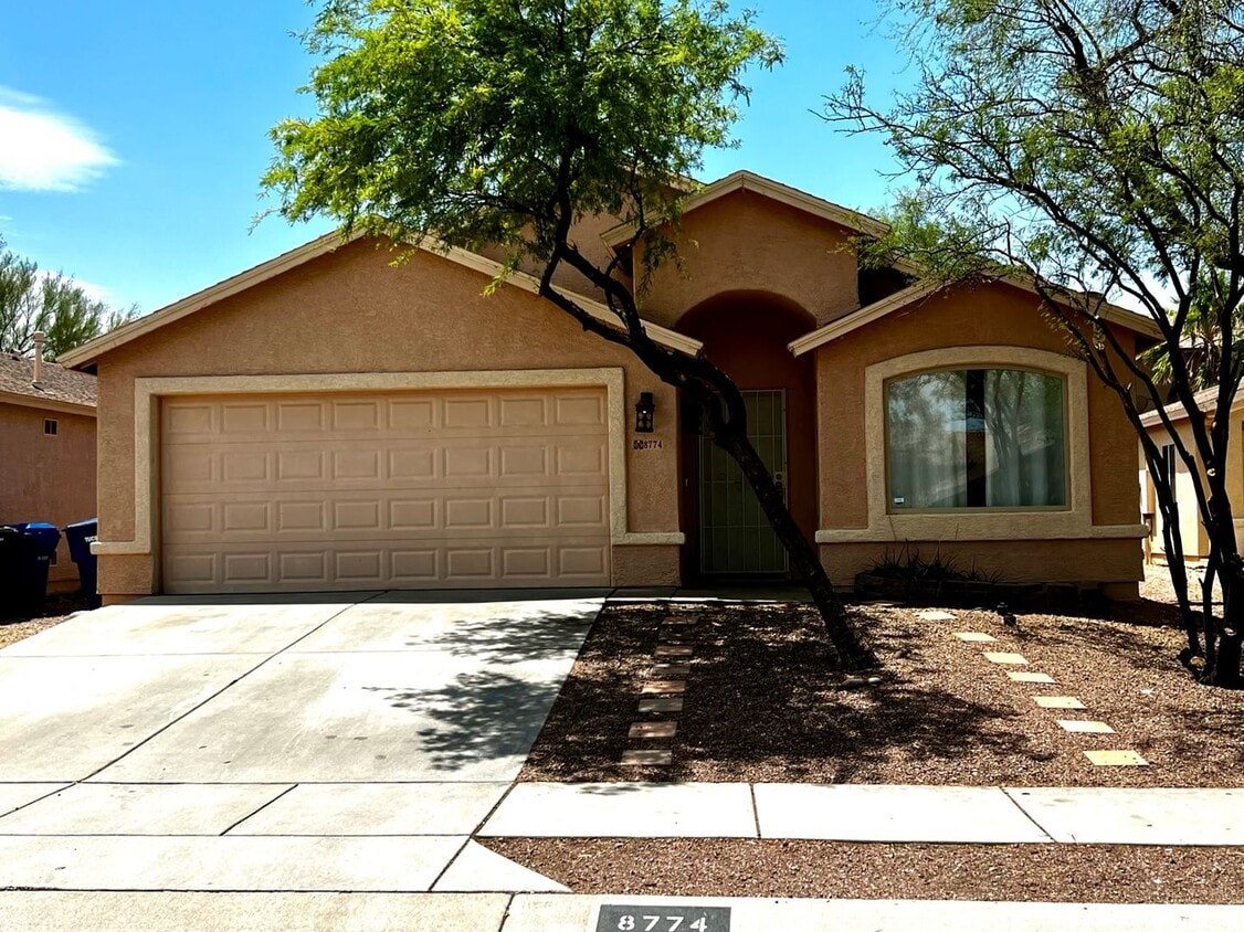 Primary Photo - Beautiful 4 Bedroom Home in Rita Ranch