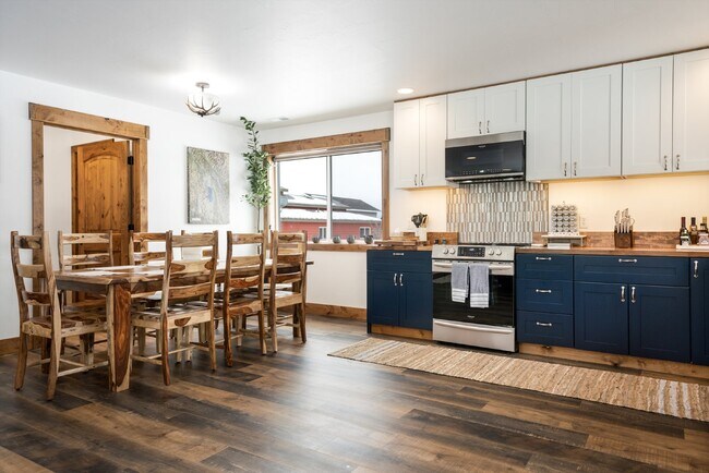 Foto del edificio - Avail Feb.17th  thru May 31st.  Fully furnished w/ internet & utilities included