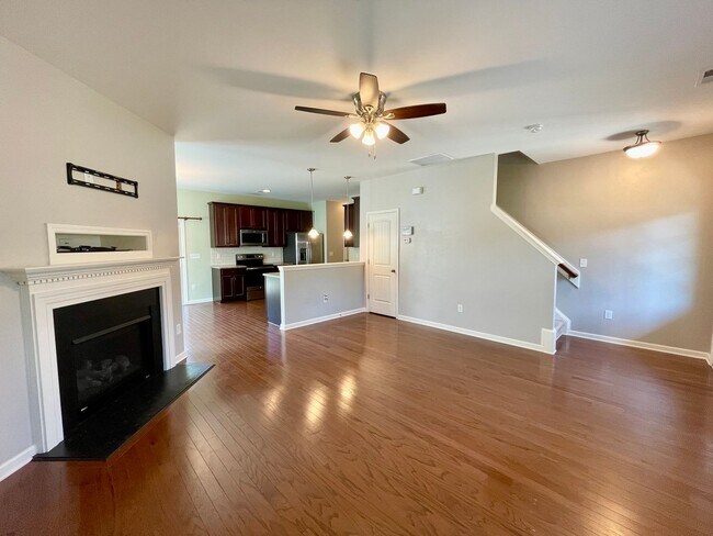 Building Photo - 3 bed, 2 and a half bath Nest in Lexington...