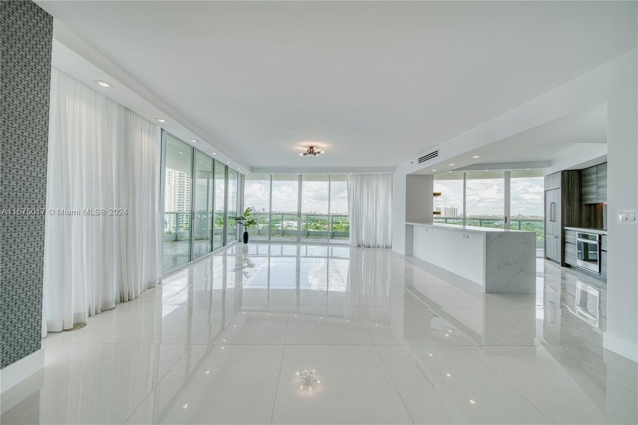 Primary Photo - 2127 Brickell Ave
