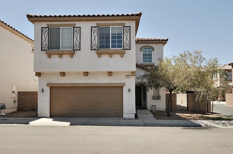 Foto principal - 616 Summit Valley Ln