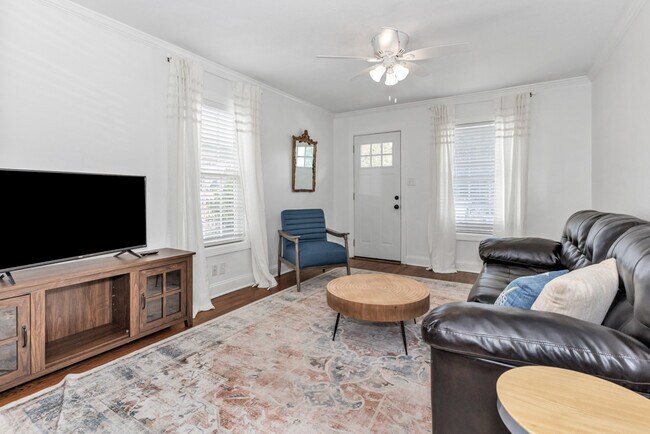Building Photo - 1537 Mckinley Ave NE