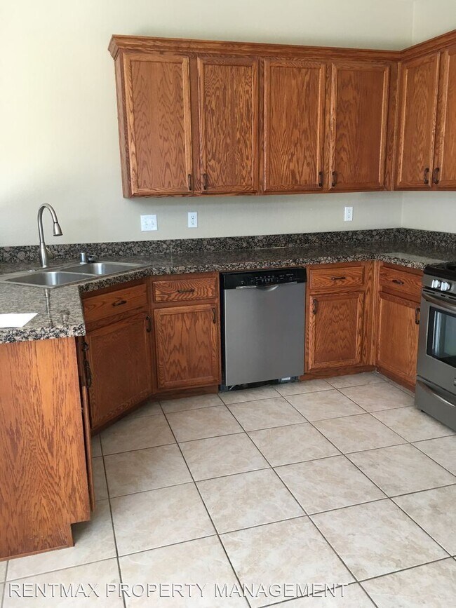 Building Photo - 4 br, 2.5 bath House - 607 MARLBERRY PL