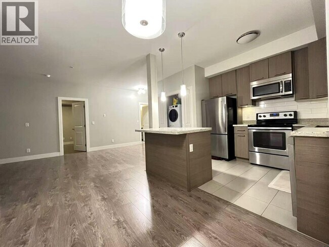 Photo du bâtiment - 7377 14th Ave
