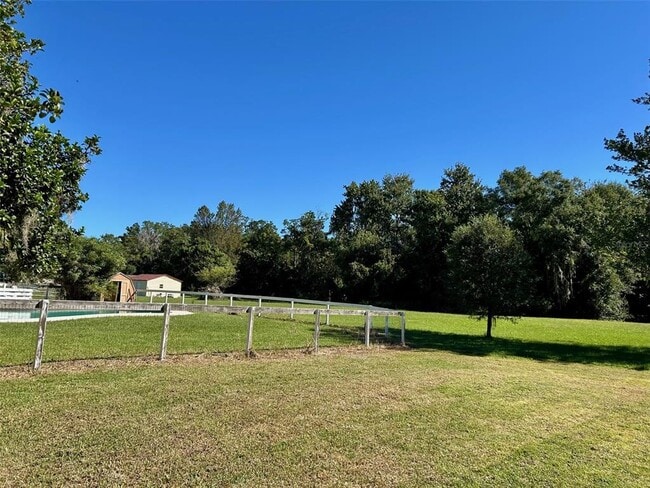 Foto del edificio - 1567 Brooks Ln